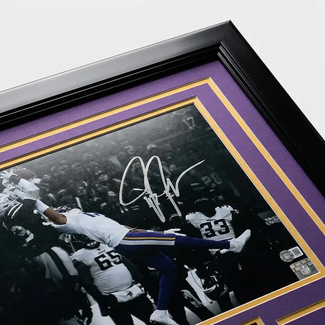 Justin Jefferson Autographed Minnesota Vikings (Spotlight Catch) Deluxe Framed 11x14 Photo - Beckett